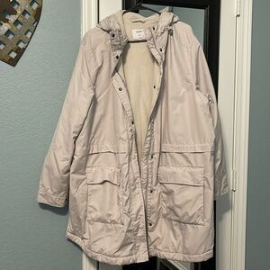 Old navy lined rain cargo coat with cinched waist and hoody in size xxl cream